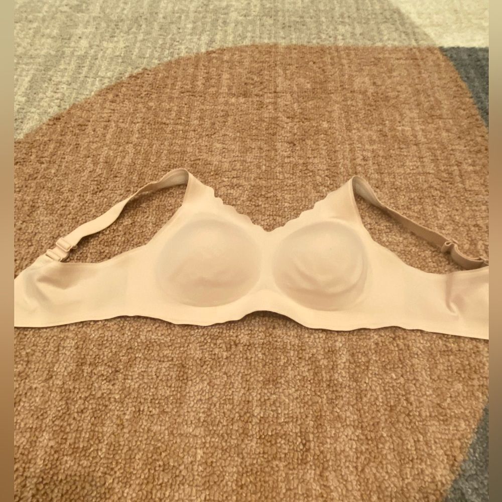 Comfelie Airlite Breathable Seamless Wireless Bra Medium Nude Scalloped Molded - Picture 7 of 7